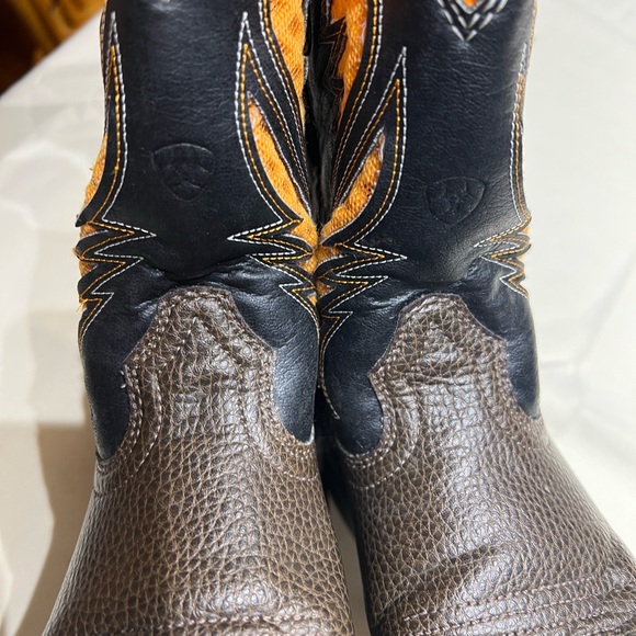 ARIAT SIZE 3 - Picture 5 of 16